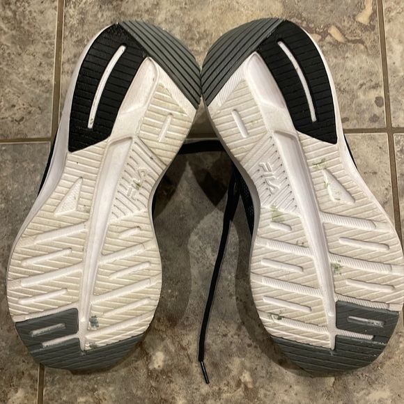 Like new! Womens FILA black aqua running shoes Sz 7 Great condition, w/ Box - Picture 10 of 11